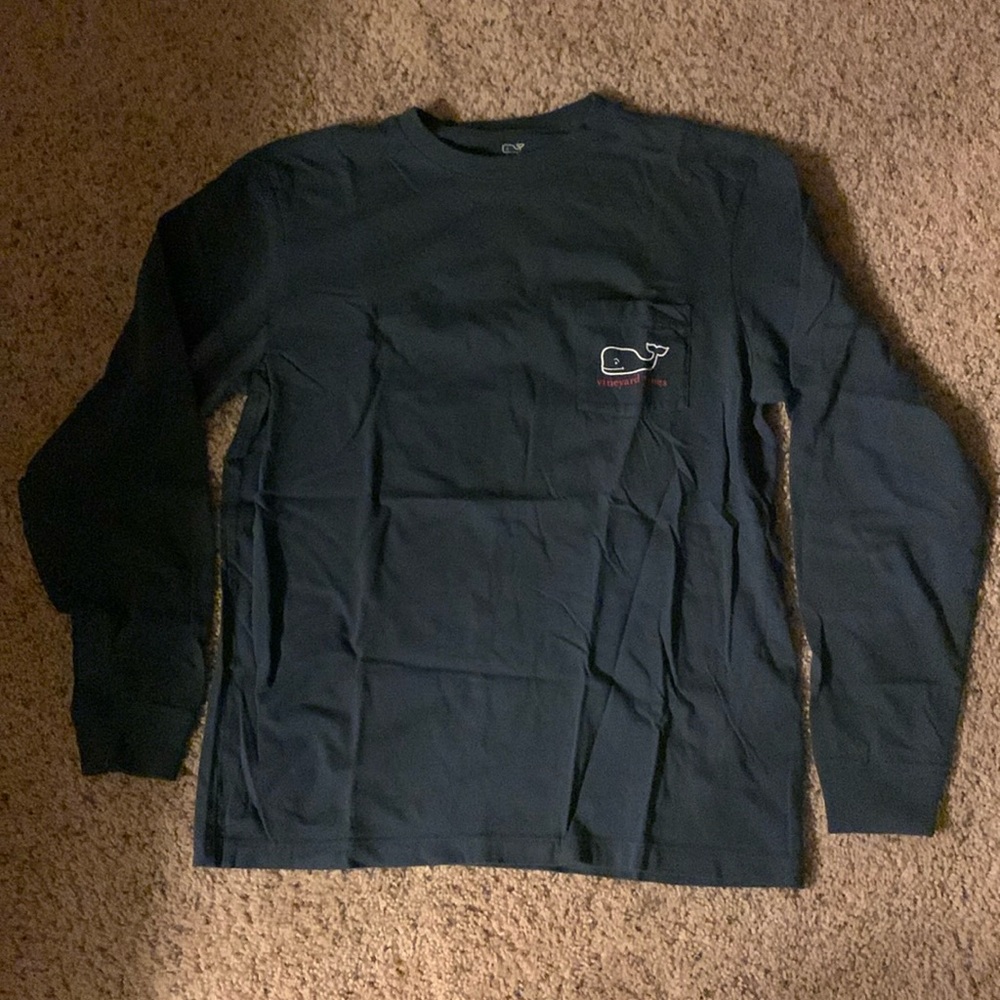Men’s small Vineyard Vines holiday long sleeve tshirt